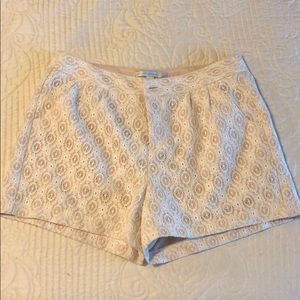 High-waisted lace shorts
